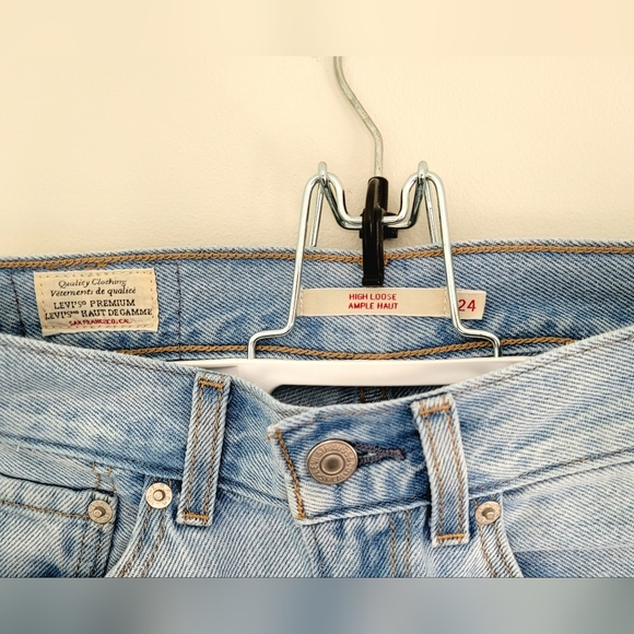 <SOLD> EUC LIKE NEW Levi's premium high loose size 24 - Picture 3 of 8